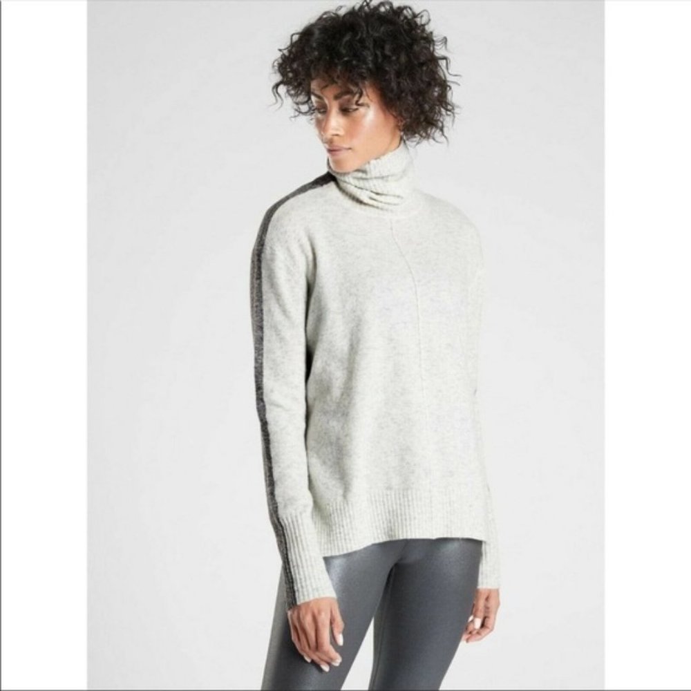 ATHLETA Ivory Gray Color Block Merino Wool 'Transit' Turtleneck Sweater M